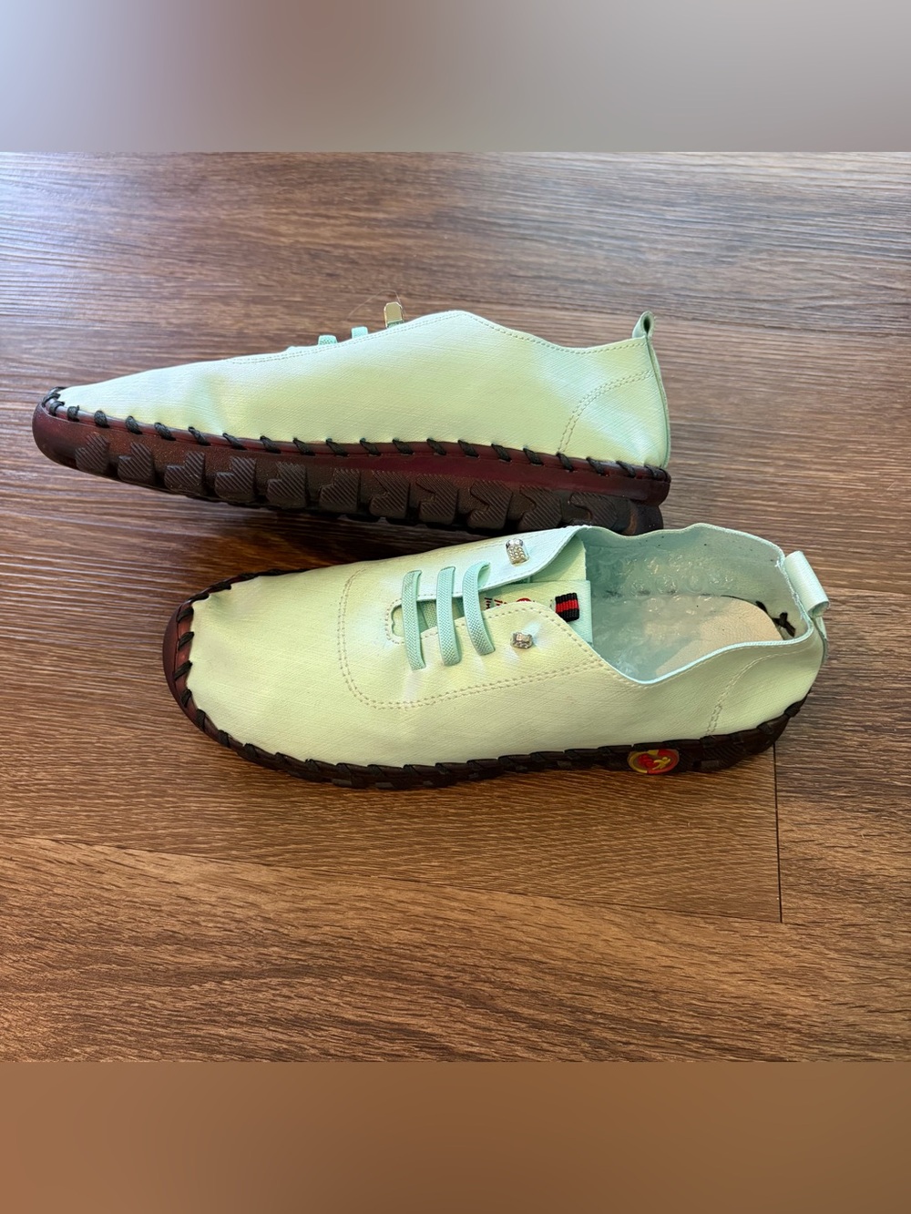 OY- Round Toe Flat
Shoes Comfortable Walking shoes 
Never worn
Size 41
9-9.5